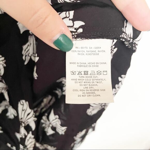 Maeve by Anthropologie Black & White Floral Print Emory Bow Blouse Size 2 - Picture 8 of 8